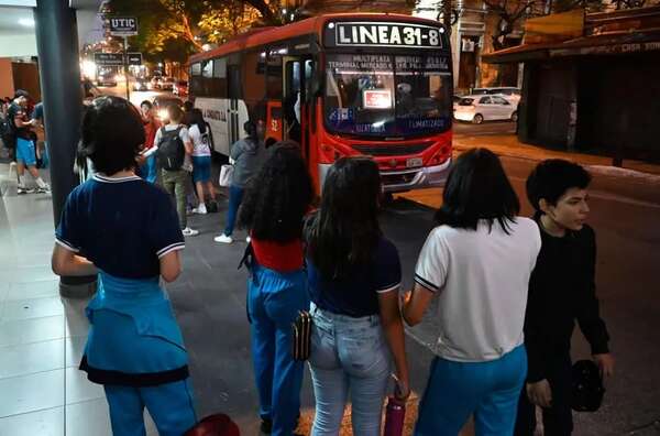 Billetaje electrónico: Fenaes amenaza con paro si no se proveen las tarjetas estudiantiles - Nacionales - ABC Color