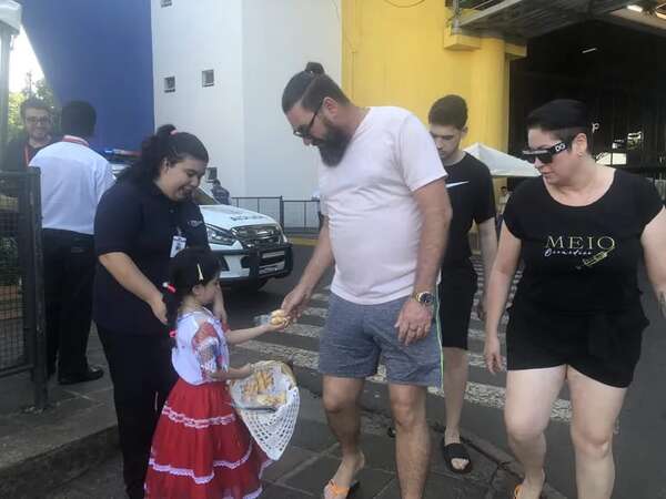 Efusiva bienvenida a turistas en Ciudad del Este en campaña Buen Anfitrión - ABC en el Este - ABC Color