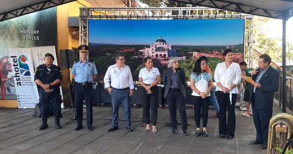 La Nación / Campaña “Buen Anfitrión” recibió con chipa a visitantes a CDE