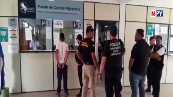 Expulsan del país a 3 brasileños con orden de captura por tráfico de drogas - Noticias Paraguay