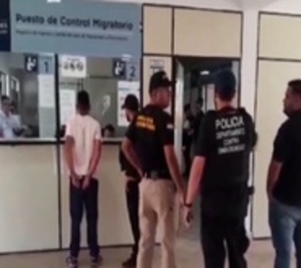 Expulsan del país a 3 brasileños con orden de captura  - Paraguay.com
