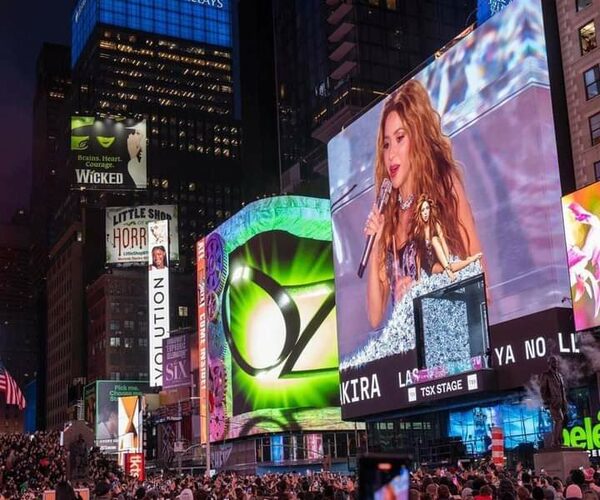 Shakira en Times Square un espectáculo gratuito que paraliza toda la ciudad