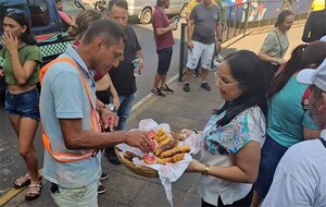 Con chipa y danzas reciben a turistas en Ciudad del Este durante la Semana Santa | DIARIO PRIMERA PLANA