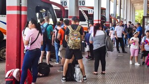 Lo que tenés que saber: Masiva afluencia de personas en la Estación de Buses