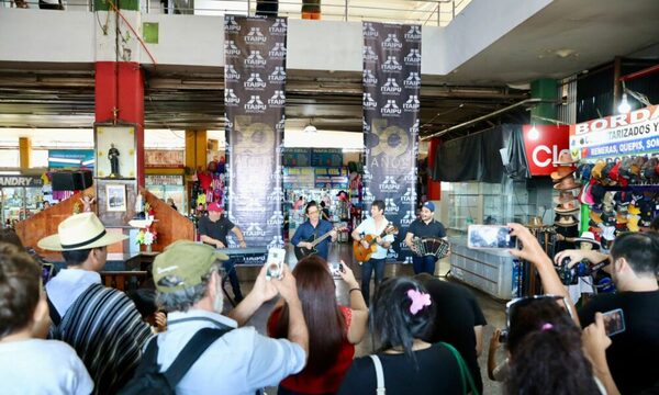 (VIDEO) Itaipú llevó serenata a los tuku karu en la Terminal