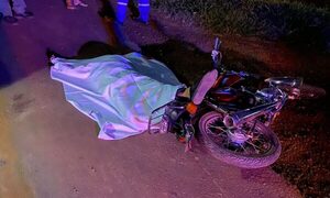Hombre muere al caer de su motocicleta y ser arrollado