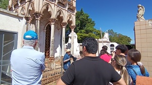 Explorando la historia entre lápidas: Necroturismo diurno en el cementerio municipal