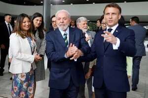 Un fuerte mensaje de Lula y Macron a Maduro cierra la visita del líder francés a Brasil - Mundo - ABC Color