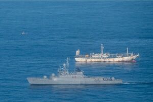 La Armada argentina abordó un pesquero chino que pescaba ilegalmente en el Mar Argentino