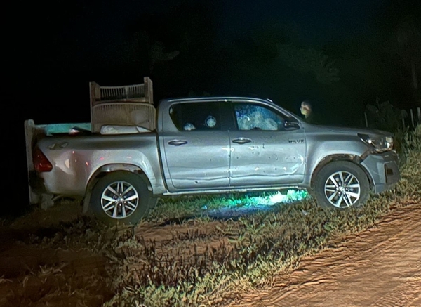 Asesinan a tiros a tres personas que se desplazaban en una camioneta - Noticiero Paraguay