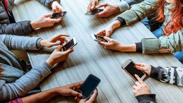 ¿Usar tanto el celular aumenta el riesgo de tumores cerebrales? - Unicanal