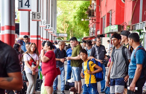 Masiva “salida” al interior del país por Semana Santa •