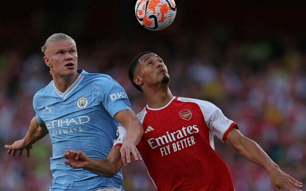 Manchester City y Arsenal se juegan buena parte de sus opciones al título