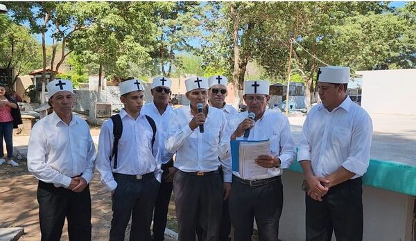 Viernes Santo: Concepcioneros se vuelcan a cementerio