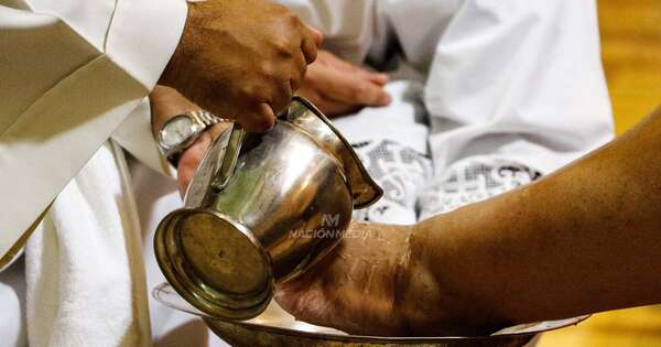 La Nación / Tradicional misa de lavado de pies - OJO Galería