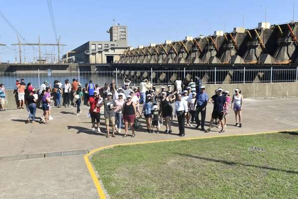 En Yacyreta, más de 2.000 visitantes ya pasaron por los circuitos turísticos - Viajes - ABC Color