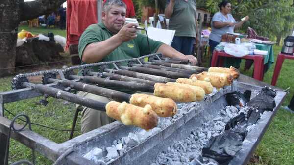 El chipa asador: una de las principales opciones para los visitantes de Tañarandy