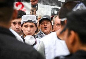 En Argentina, continúan los despidos masivos de funcionarios