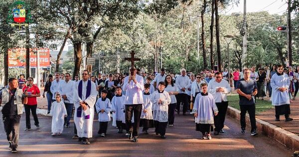 La Nación / Viacrucis por las calles de CDE registró mucha participación