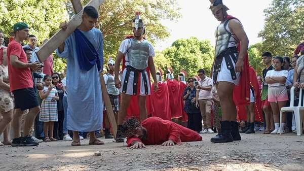 Grupo Crisma revive los momentos dolorosos de Jesús camino al calvario - Nacionales - ABC Color