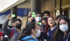 Estudiantes saldrán a manifestarse por cumplimiento del medio pasaje - Economía - ABC Color