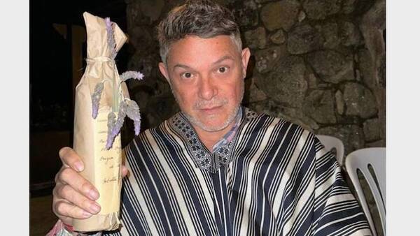 ¡Qué grande Ale! Apareció con un pancho para'i