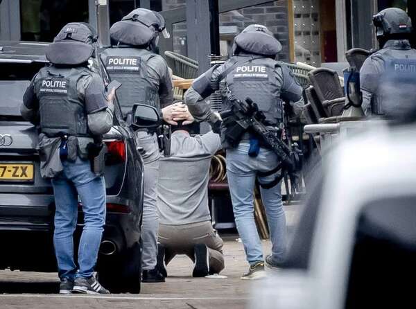 Liberados todos los secuestrados durante la toma de rehenes en un pub de los Países Bajos - Mundo - ABC Color