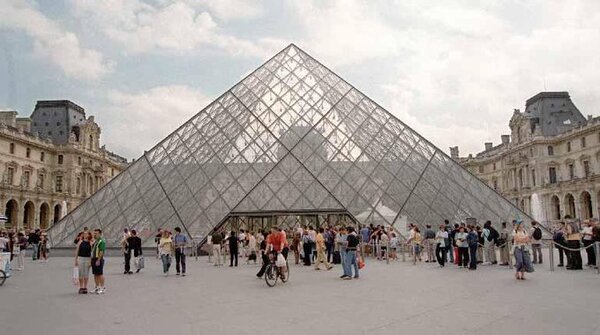 Los 35 años de la pirámide del Louvre