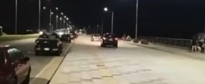 (VIDEO) Vehículos “inauguraron” vereda de la nueva Costanera Sur y causó roncha