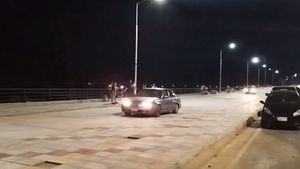 Video: Conductores inadaptados circulan sobre peatonal de Costanera Sur