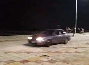 Video: “De paseo” en zona peatonal de la costanera sur, pero en auto - Soy un viral - ABC Color
