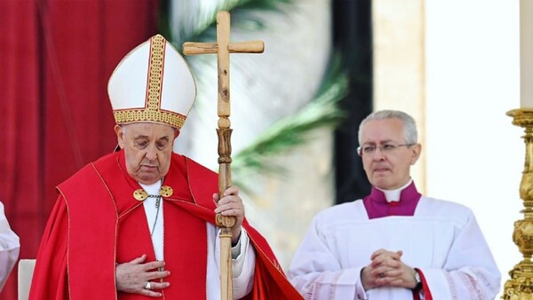 El papa irá a la vigilia pascual en Roma, pese a preocupante salud