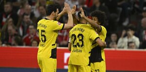 Versus / Dortmund gana después de 10 años en Múnich y el Leverkusen acaricia el título