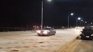Conductores circulan en veredas de Costanera Sur habilitada