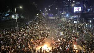 Miles de israelíes se manifiestan en Tel Aviv pidiendo un acuerdo de rehenes a Netanyahu