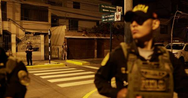 La Nación / Allanan residencia de presidenta peruana por escándalo de relojes
