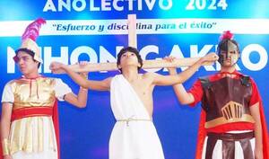 Alumnos ofrecieron Vía Crucis