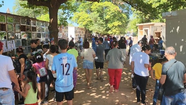 Concepción: Pasaron el Viernes Santo junto a las tumbas de seres queridos