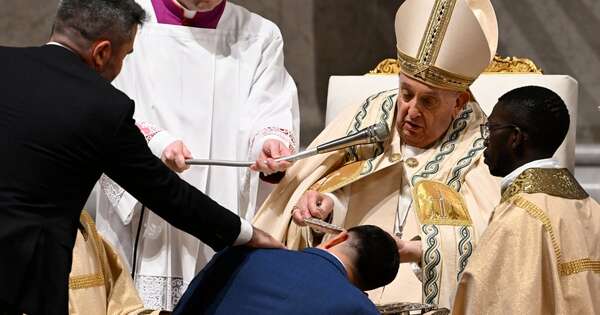 Diario HOY | El papa preside la vigilia de Pascua y aplaca rumores sobre su estado de salud