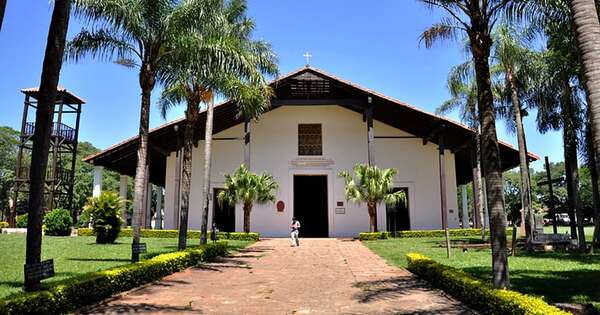 La Nación / La Semana Santa termina hoy con misas, recorridos por museos y juegos