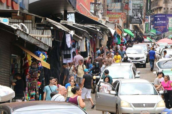 Quería hacer compras en CDE, contactó con un guía y amóntema