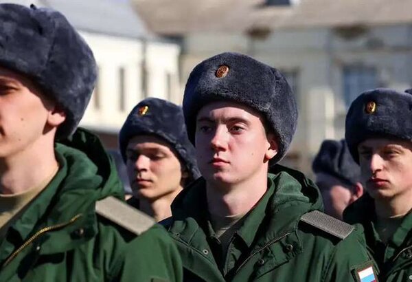 Putin firma decreto que convoca a 150.000 reclutas rusos
