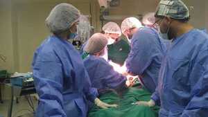 Paciente recibe trasplante renal en Clínicas durante el Sábado de Gloria
