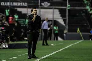 Ariel Galeano asegura que Libertad le faltó eficacia en el clásico “blanco y negro” - Fútbol - ABC Color