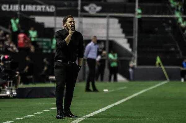 Ariel Galeano asegura que Libertad le faltó eficacia en el clásico “blanco y negro” - Fútbol - ABC Color