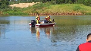 Bomberos rescatan cuerpo de joven desaparecido en el río Acaray