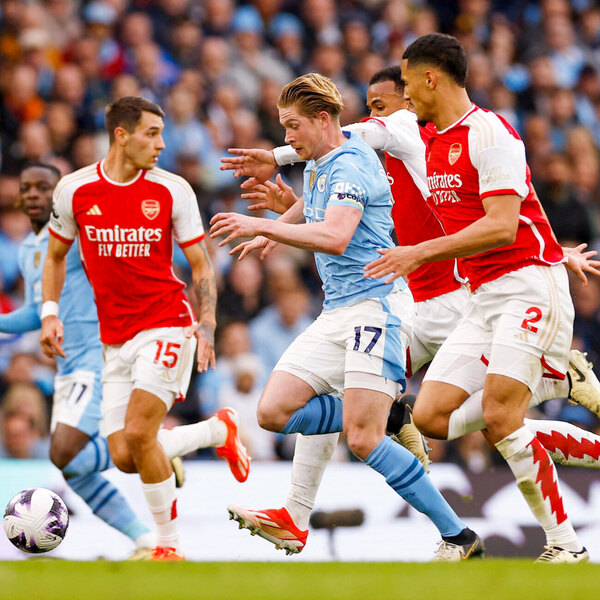 Versus / Arsenal resiste ante Manchester City, Liverpool saca provecho para liderar
