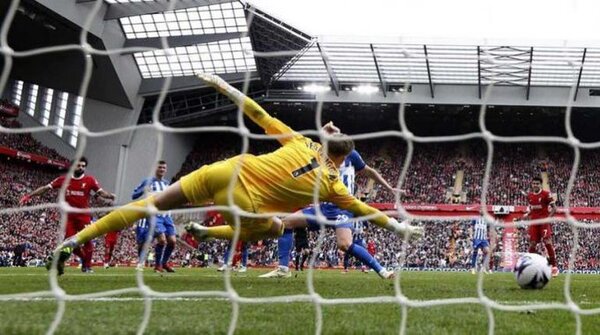 Con un Mac Allister estelar, el Liverpool vence a Brighton y sigue puntero en la Premier