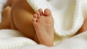 CDE: Mujer es aprehendida por ofrecer a su bebé en la vía pública