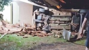 Conductora echó parte de una comisaría